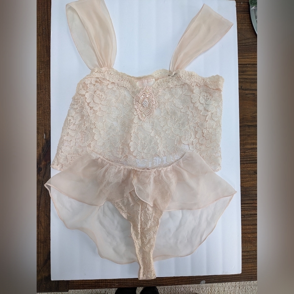 Intimate Concepts By Terry Russo  Gem-embellished Floral Lace Lingeries Set - Picture 4 of 4